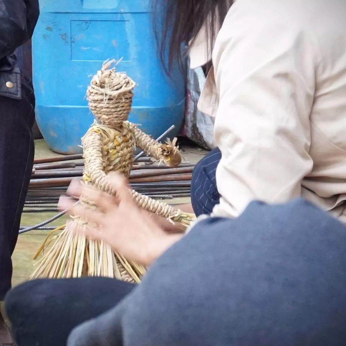 稻田里的艺术家 | 湖北石首草雕艺术志愿行