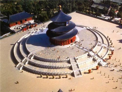 为什么中国建筑色彩单调，不像国外那样五彩缤纷？
