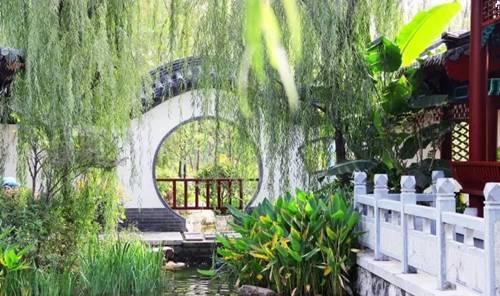 为什么中国建筑色彩单调，不像国外那样五彩缤纷？