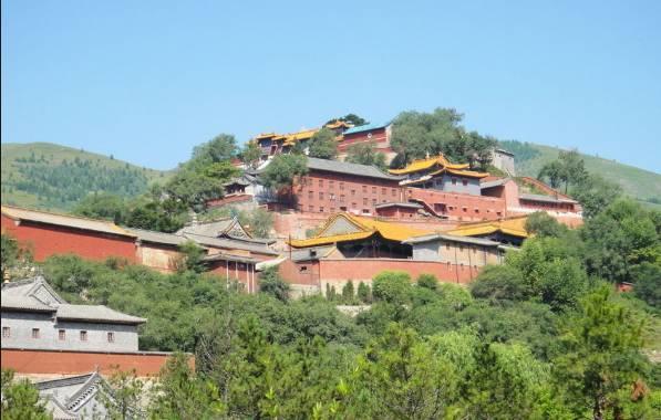 为什么中国建筑色彩单调，不像国外那样五彩缤纷？
