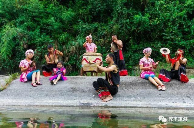 【身边的旅游人】唐中银、安银珍夫妇,用歌声唱出了民族地区淳朴与自然融合的人情味儿 ! 【身边的旅游人】唐中银、安银珍夫妇,用歌声唱出了民族地区淳朴与自然融合的人情味儿 !