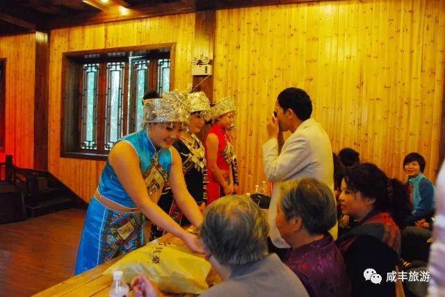 【身边的旅游人】唐中银、安银珍夫妇,用歌声唱出了民族地区淳朴与自然融合的人情味儿 ! 【身边的旅游人】唐中银、安银珍夫妇,用歌声唱出了民族地区淳朴与自然融合的人情味儿 !