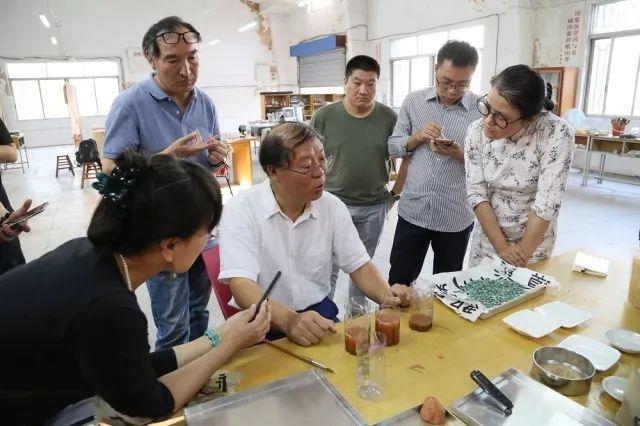 遗产视野丨泥地壁画制作:传统壁画技艺传承现场记录 遗产视野丨泥地壁画制作:传统壁画技艺传承现场记录