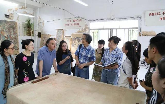 遗产视野丨泥地壁画制作:传统壁画技艺传承现场记录 遗产视野丨泥地壁画制作:传统壁画技艺传承现场记录