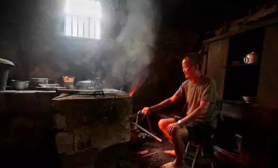 ​小时候农村的柴火饭，看完忍住别哭！