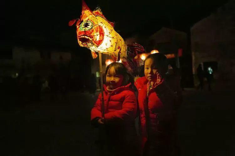 少年与鱼：汪满田鱼灯会