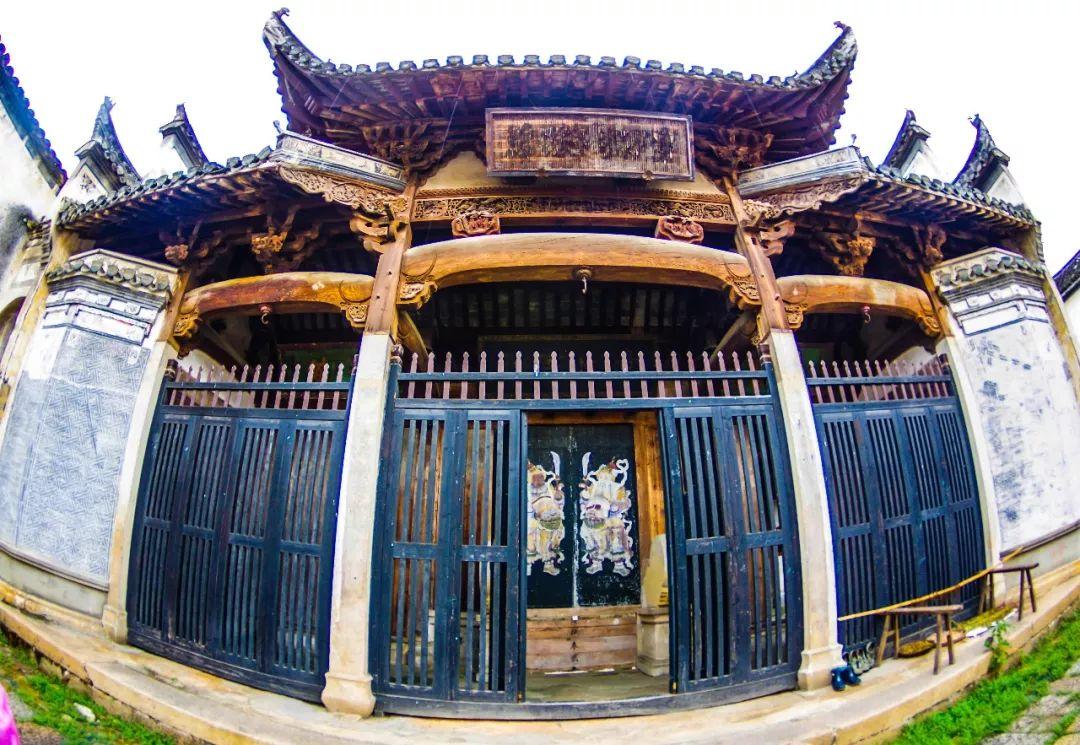 历史的无价瑰宝：绩溪古建筑中的家风家训