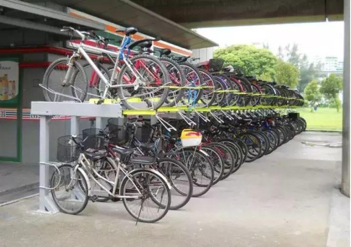 560万人口、近100万辆车，高峰期却不拥堵，这个城市怎么做到的？
