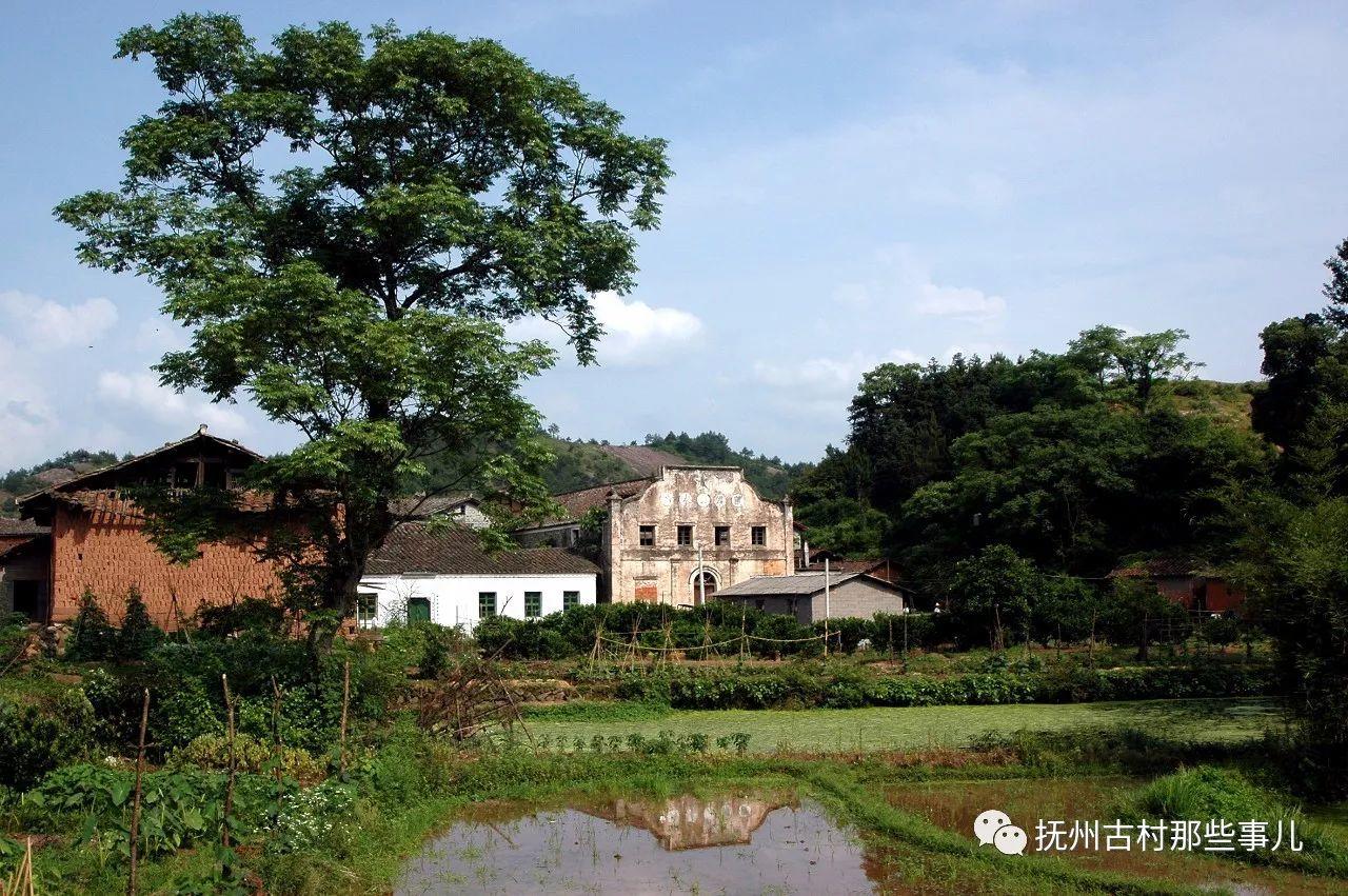 汾水村：  东山清趣千烟绕