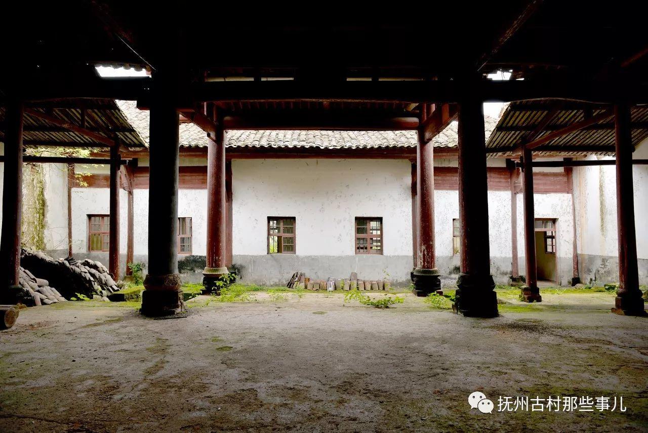 汾水村：  东山清趣千烟绕