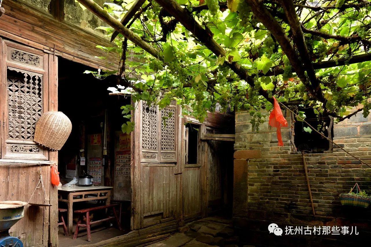 汾水村：  东山清趣千烟绕