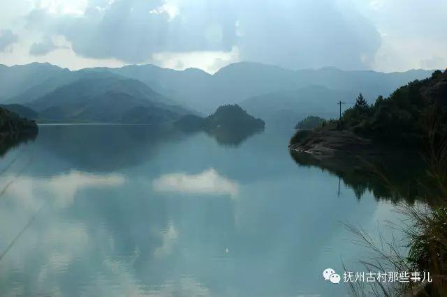 麻源三谷：    铜陵碧涧泻红泉