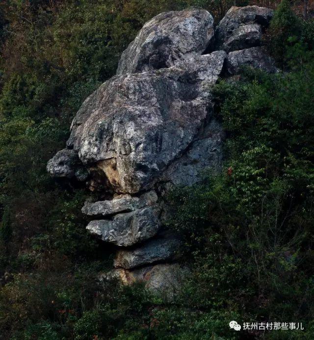 麻源三谷：    铜陵碧涧泻红泉