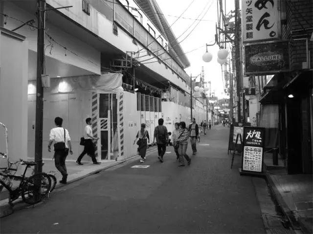 场所大师︱史上最牛桥底空间项目：详解东京中目黑高架下