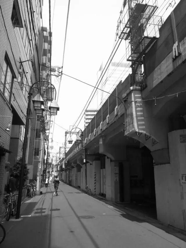 场所大师︱史上最牛桥底空间项目：详解东京中目黑高架下
