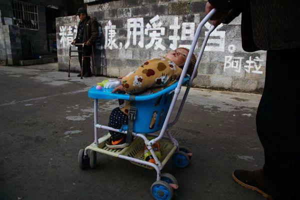 易地搬迁③｜湖南凤凰：水晶球工厂从江浙迁到安置区旁