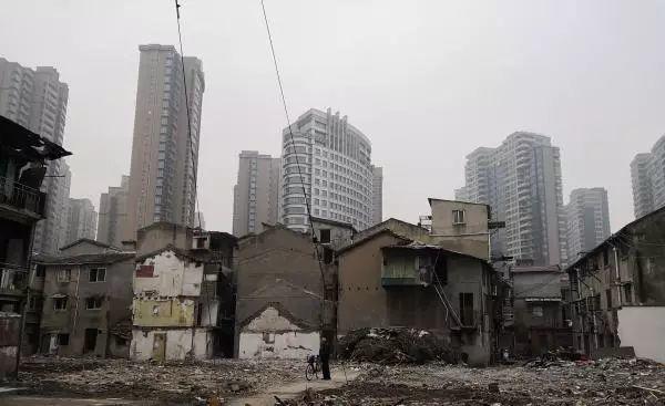 农民工居住报告：上海②｜集体宿舍、棚户区与群租房