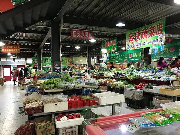五环外的北京：菜市场、回迁房与远郊新城