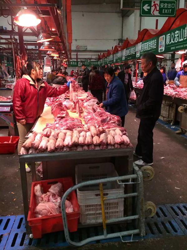 五环外的北京：菜市场、回迁房与远郊新城