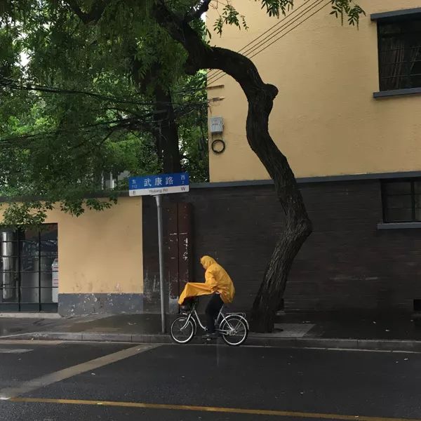 城市漫步·重构︱家门口穿弄堂，发现了新世界