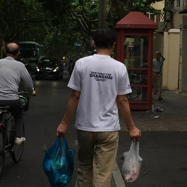城市漫步·重构︱家门口穿弄堂，发现了新世界