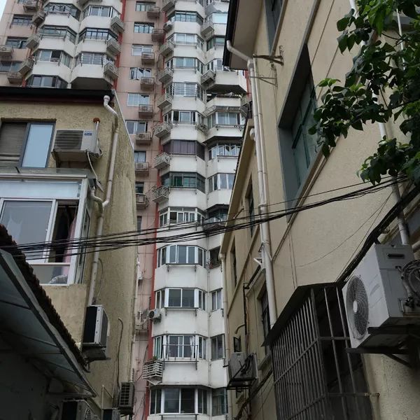 城市漫步·重构︱家门口穿弄堂，发现了新世界