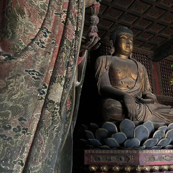 十字街头｜纪念碑式雕塑：从凸显到消散