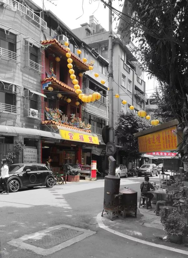 城市漫步·实录︱寄生之庙：记录现象本身