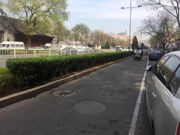 狭路相逢：自行车道变成停车场，北京的自行车如何回归城市？