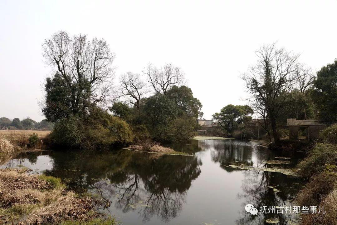 门楼黎村：    南屏拱秀沐朝晖
