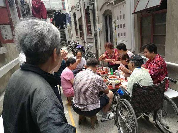 社区更新·展｜上海金友里①：这是一条会定期聚餐的弄堂