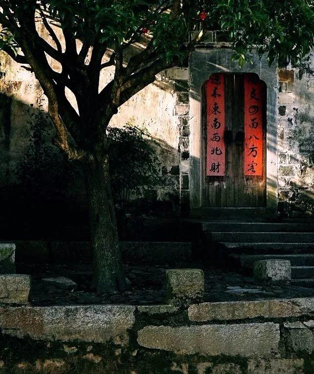 喧闹久了，便找一座古村住下