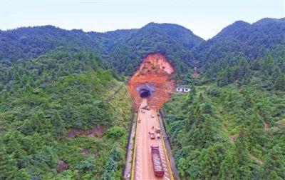 南方多地暴雨肆虐！多地自然资源部门全力投入地灾应急抢险