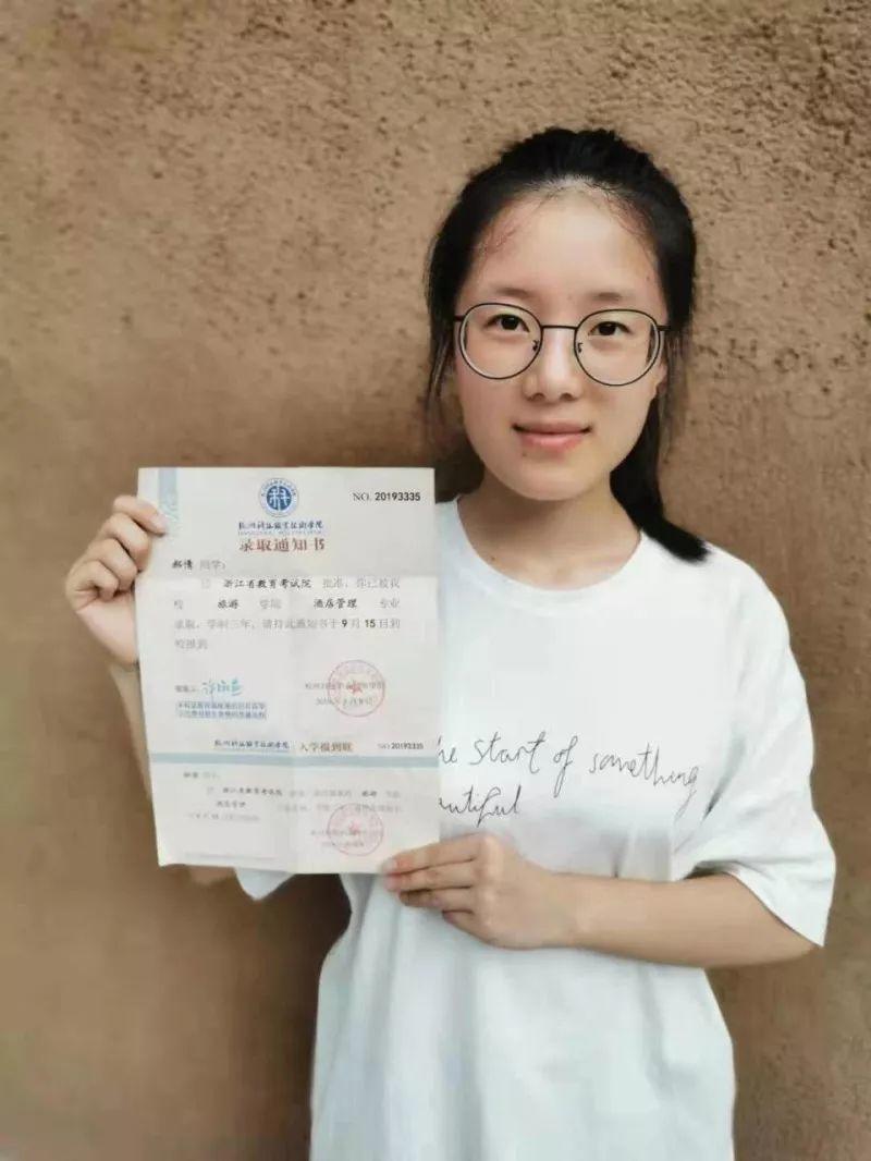 不忘初心、牢记使命︱不忘初心践承诺，走亲连心12载！在12年的帮扶中，曾经一年级的小姑娘要上大学啦！