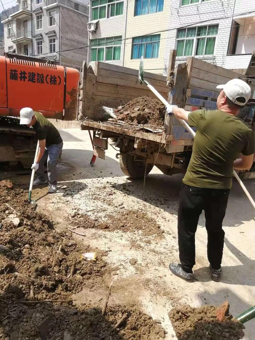 让党旗高高飘扬｜规划资源临安分局党员突击队深入灾区助力重建