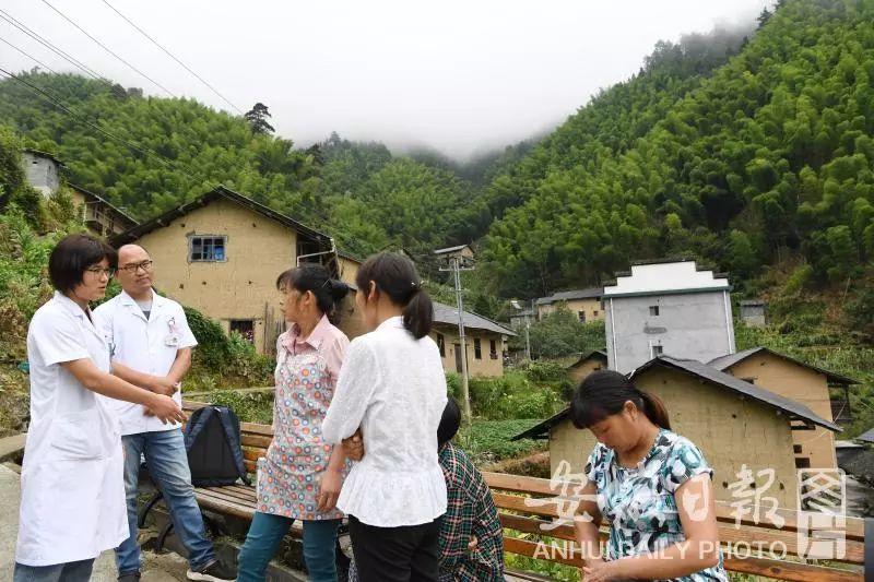 百医驻村 | 休宁县徐家村和清溪村的驻村医生张建明、徐晓婵夫妻