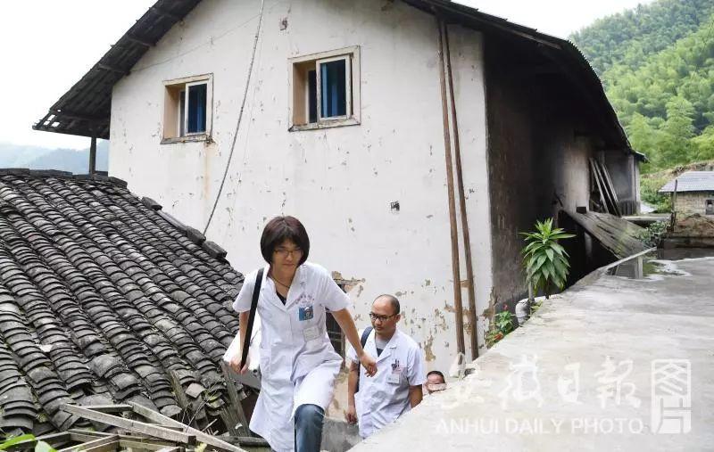 百医驻村 | 休宁县徐家村和清溪村的驻村医生张建明、徐晓婵夫妻