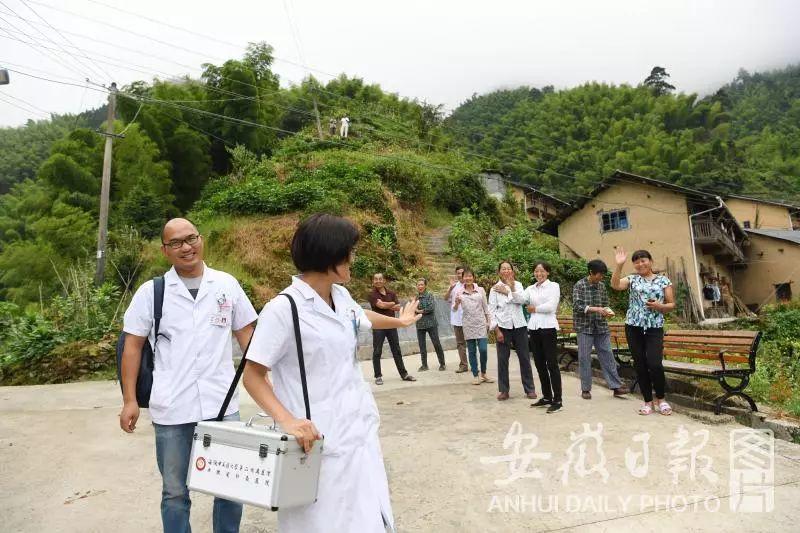 百医驻村 | 休宁县徐家村和清溪村的驻村医生张建明、徐晓婵夫妻