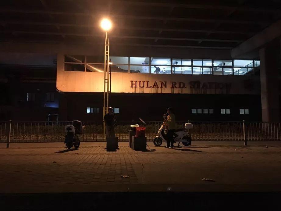 人造风景|高架桥下的萨克斯 人造风景|高架桥下的萨克斯