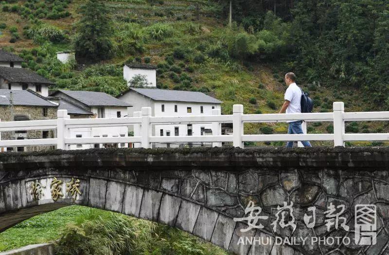 百医驻村 | 休宁县徐家村和清溪村的驻村医生张建明、徐晓婵夫妻