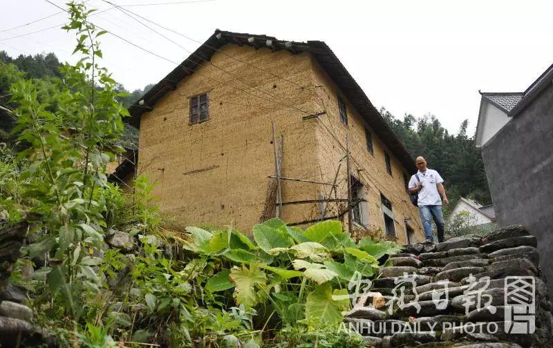 百医驻村 | 休宁县徐家村和清溪村的驻村医生张建明、徐晓婵夫妻