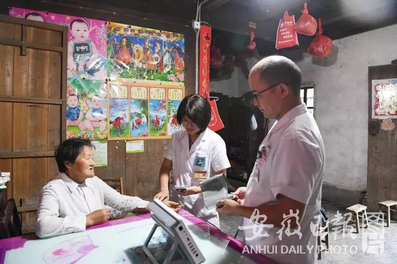 百医驻村 | 休宁县徐家村和清溪村的驻村医生张建明、徐晓婵夫妻
