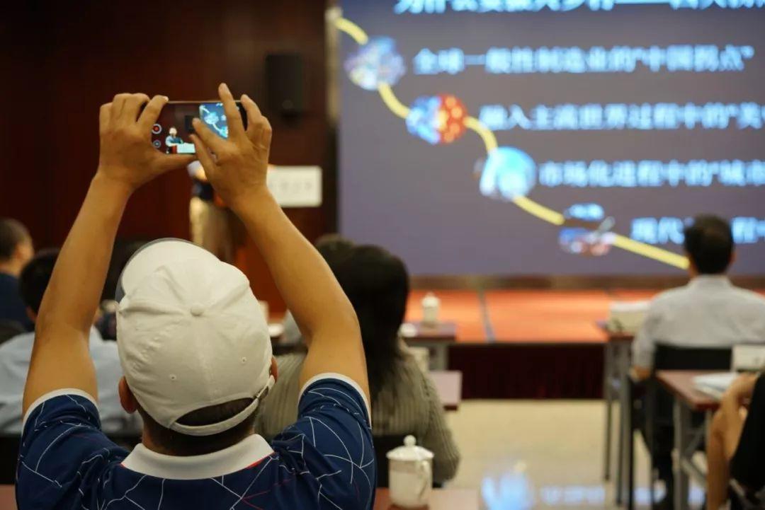 《新时代中国乡村振兴指南丛书》新书首发式在京召开 《新时代中国乡村振兴指南丛书》新书首发式在京召开