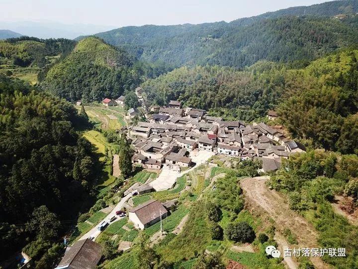 他们是丽水摄影界的“神雕侠侣”，走过400多个村落，还推出了……