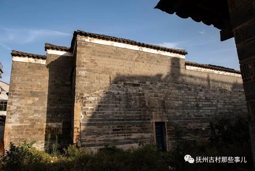 鹏溪村: 鹏飞万里溪盈门