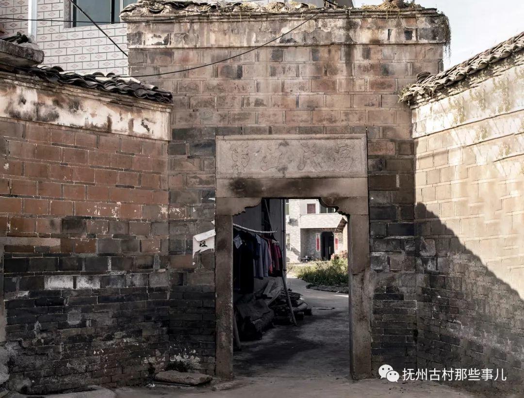 鹏溪村: 鹏飞万里溪盈门