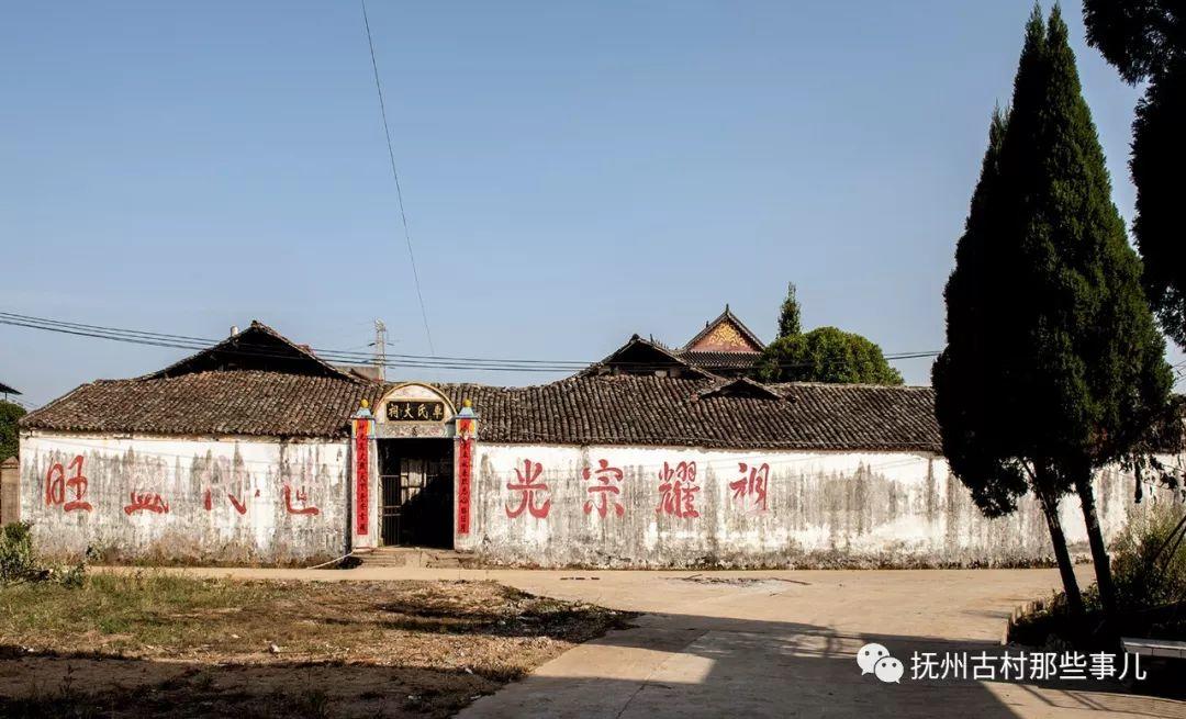 鹏溪村: 鹏飞万里溪盈门