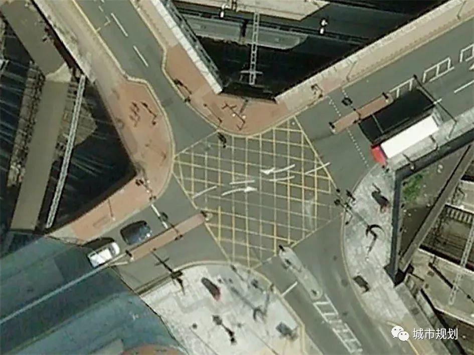 【Open Access】步行优先的城市中心区空间组织与更新——以英国伯明翰为例 【Open Access】步行优先的城市中心区空间组织与更新——以英国伯明翰为例