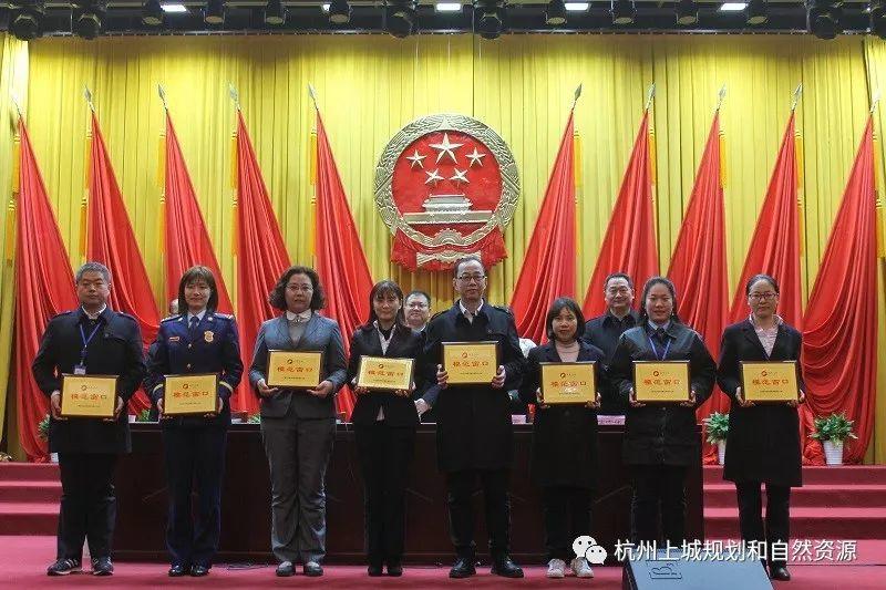 风好正是扬帆时 为民服务敢担当 风好正是扬帆时 为民服务敢担当