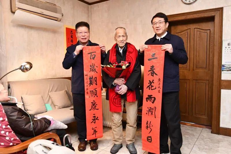 市局春节前上门走访慰问离退休老领导老专家和困难党员